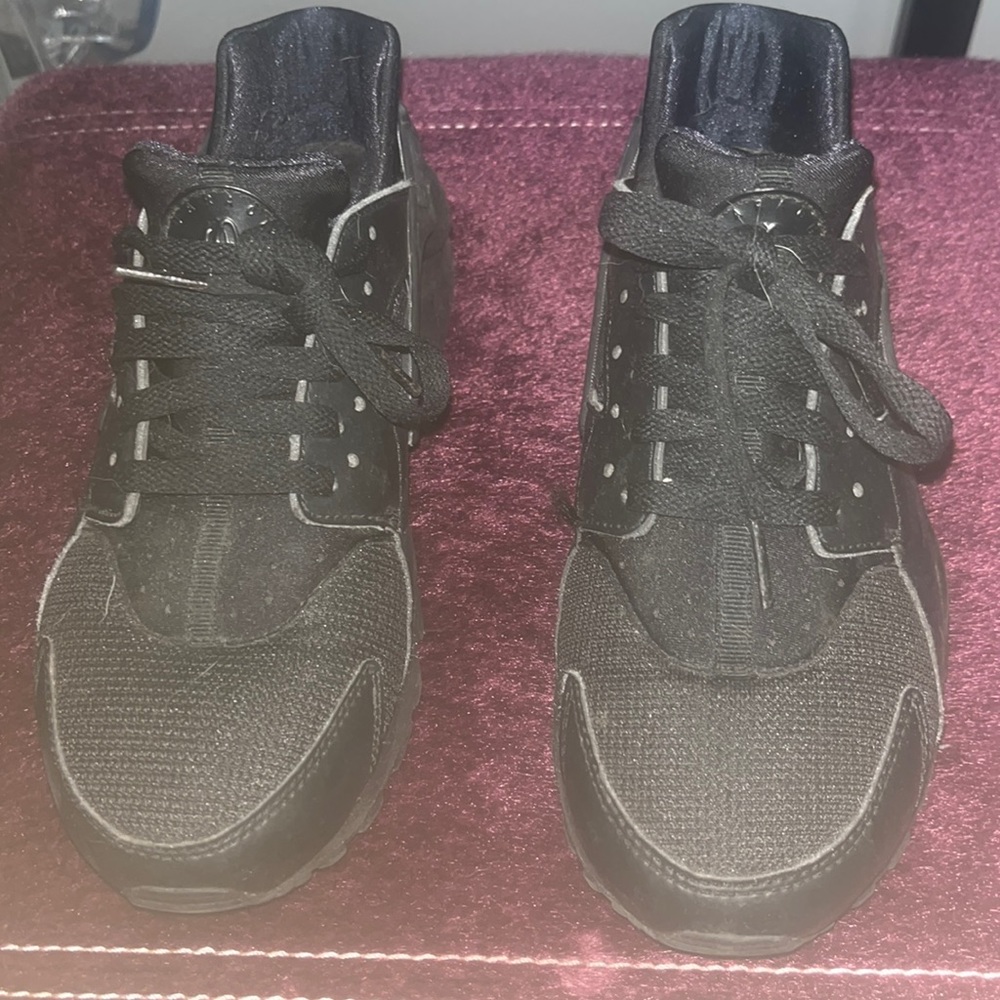 huaraches black women